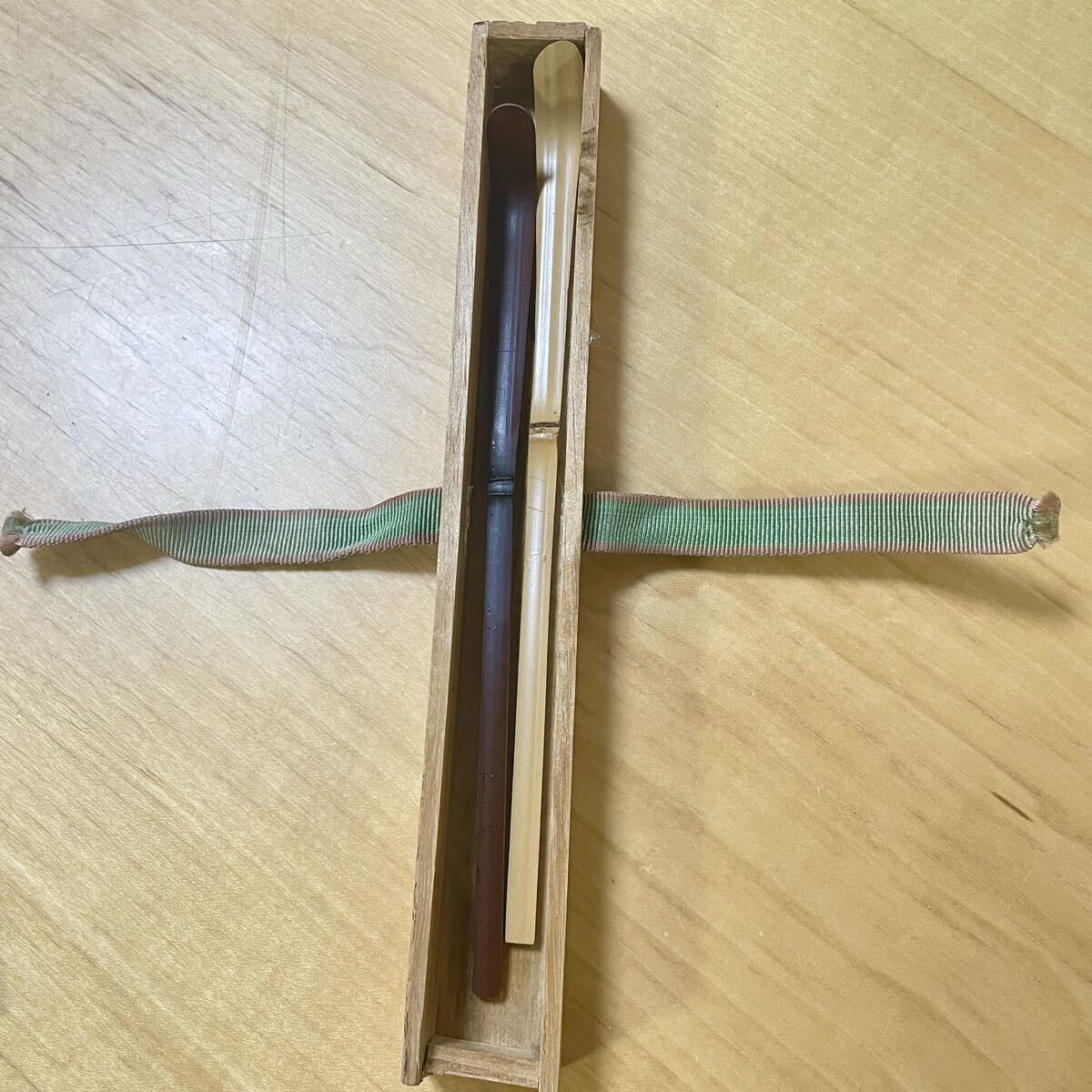 Wajima-nuri chashaku, gelakte bamboe theeschep, Matami-sai, Shiotokuyashikki-winkel