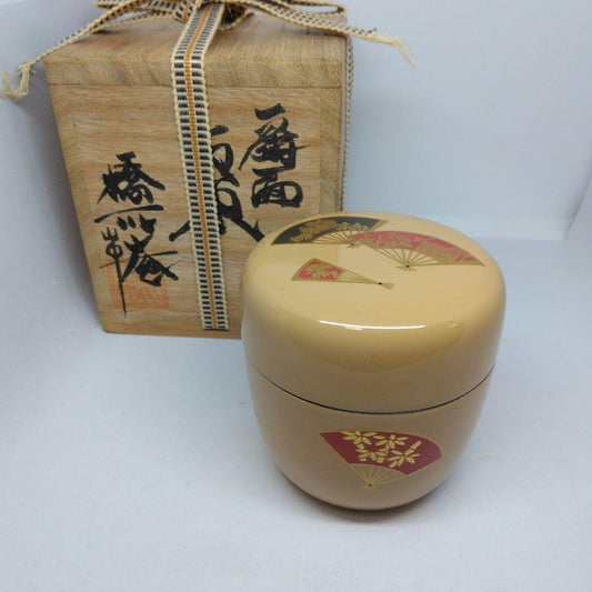 Shiro-Urushi (witte lak) natsume met waaiermotieven  橋爪庵 Hashizume-an