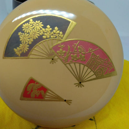 Shiro-Urushi (witte lak) natsume met waaiermotieven  橋爪庵 Hashizume-an